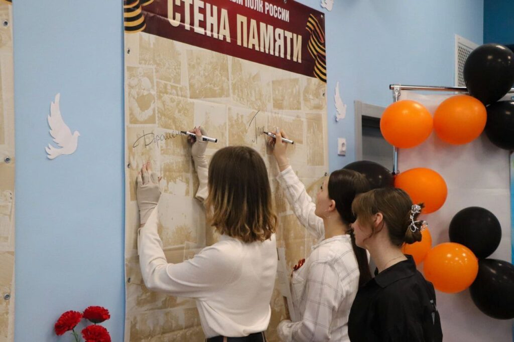 Патриотическую акцию «Распишись за деда!» провели в посёлке Сычёво Патриотическую акцию «Распишись за деда!» провели в посёлке Сычёво
