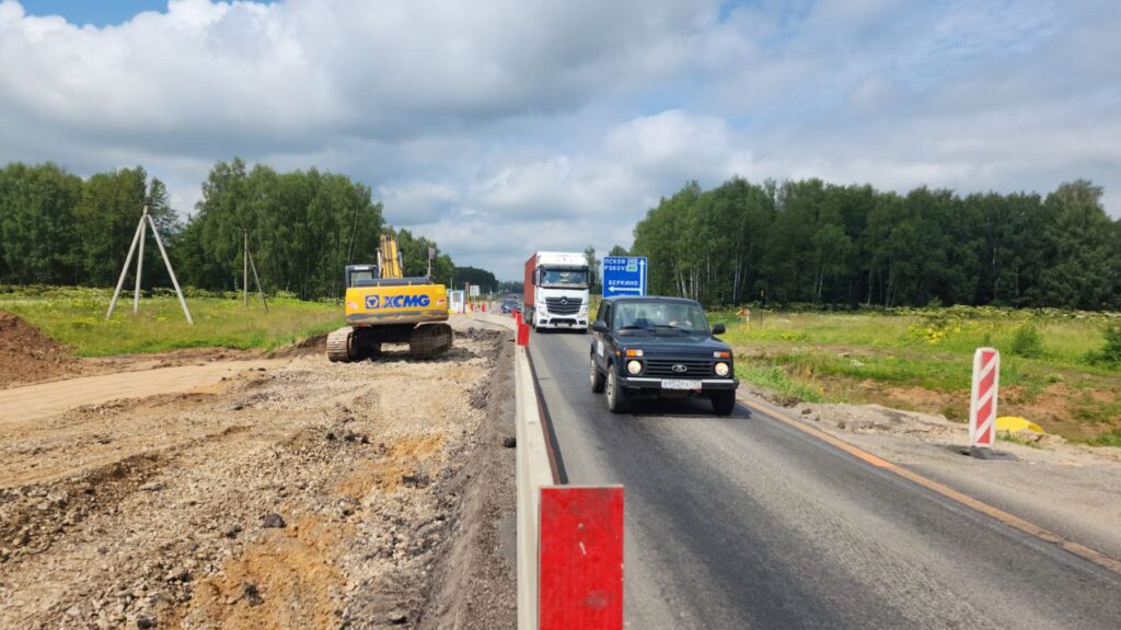 Дорожные службы начали строительство дополнительных полос на трассе М-9 «Балтия» в Волоколамске Дорожные службы начали строительство дополнительных полос на трассе М-9 «Балтия» в Волоколамске