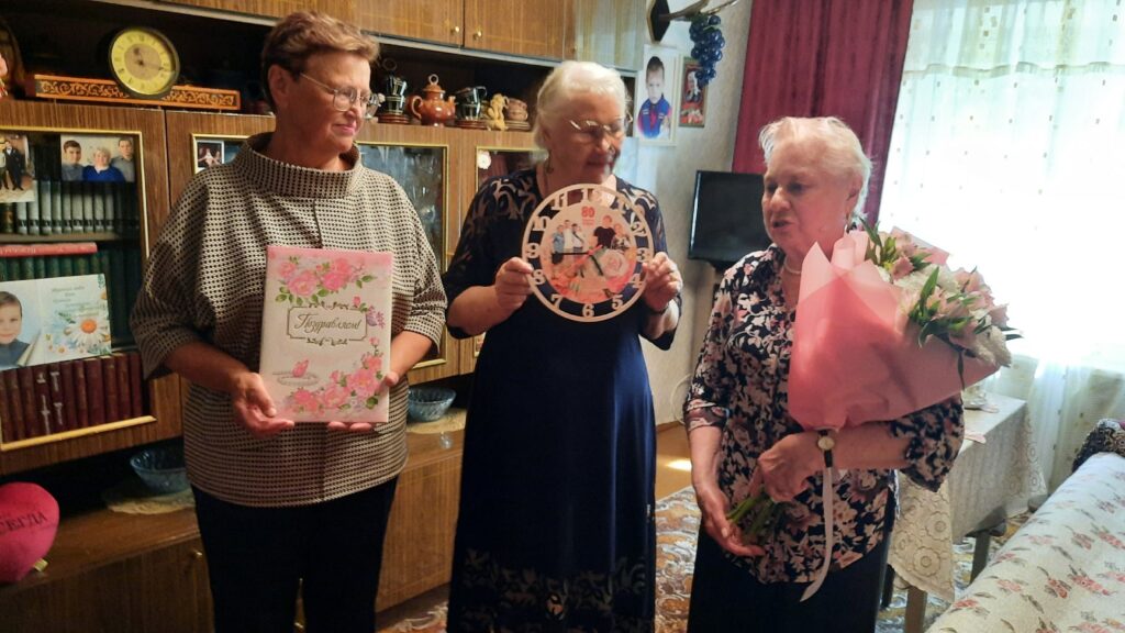 Партийцы поздравили с 80-летием Веру Тимофеевну Береговенко, председателя первичной группы ветеранов &laquo;Узел связи&raquo;