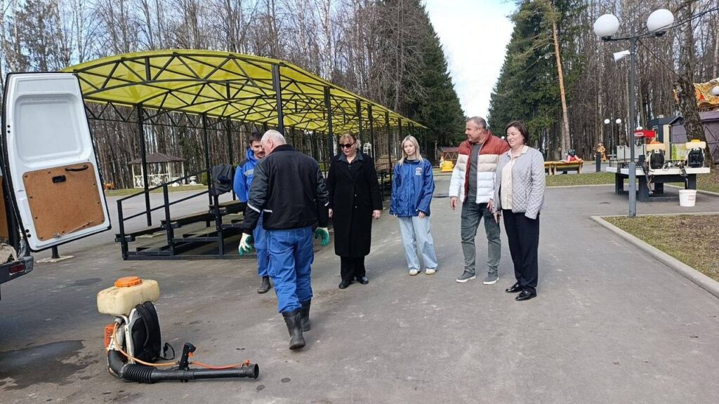В Волоколамске провели акарицидную обработку городского парка В Волоколамске провели акарицидную обработку городского парка