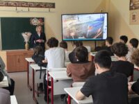 Профилактическую лекцию о безопасности на железной дороге провели для подростков