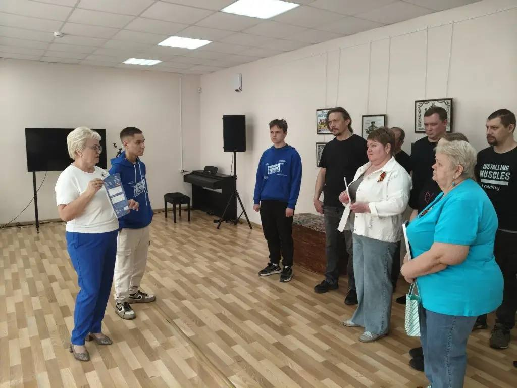В Волоколамске поздравили коллектив музейно-выставочного комплекса с наступающим Днём Победы