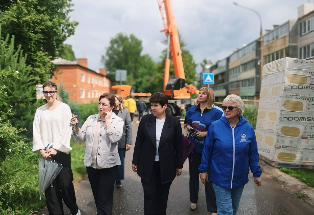 В Ивановском проверили ход капитального ремонта кровли дома № 19 В Ивановском проверили ход капитального ремонта кровли дома № 19