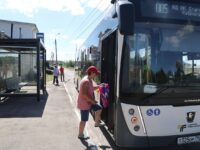 Новые автобусы и остановки: в Волоколамском округе развивают транспорт по нацпроекту «Инфраструктура для жизни»