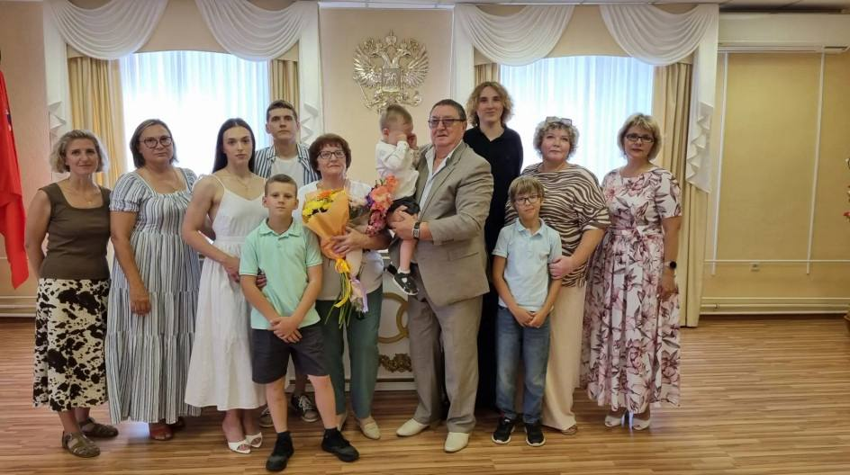 В Волоколамске супругов Потаповых поздравили с золотой свадьбой