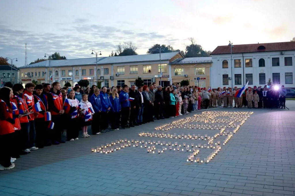 В Волоколамске прошла акция ко Дню воссоединения Донбасса и Новороссии с Россией В Волоколамске прошла акция ко Дню воссоединения Донбасса и Новороссии с Россией