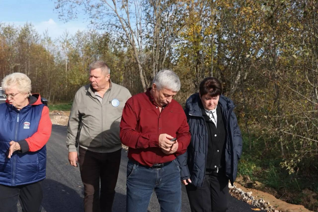 В Волоколамском округе решили дорожный вопрос многодетных семей: в Калистово построили более километра дороги В Волоколамском округе решили дорожный вопрос многодетных семей: в Калистово построили более километра дороги